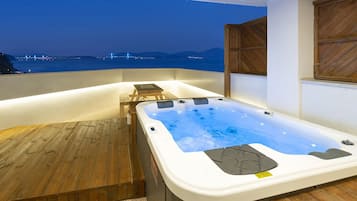 Deluxe tweepersoonskamer | Privรฉspabad