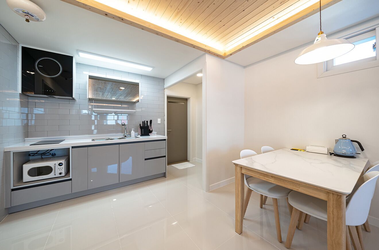 1203 | Private kitchenette | Full-size fridge, microwave, oven, stovetop
