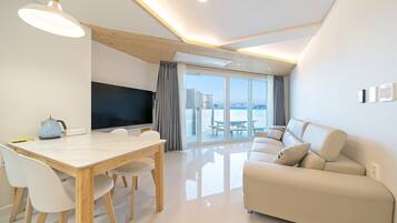 1103 | Living area | 55-inch LED TV with digital channels, TV, Netflix