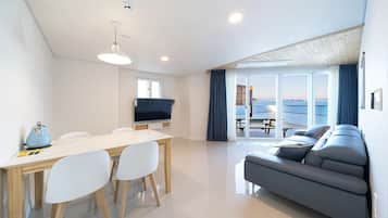 1003 | Living area | 55-inch LED TV with digital channels, TV, Netflix