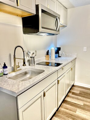 Fridge, microwave, stovetop, coffee/tea maker - Modern Two Bedroom In-law Suite (Spring Lake)