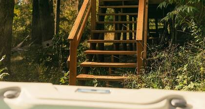 Modern romantic 2-bed log cabin in the forest