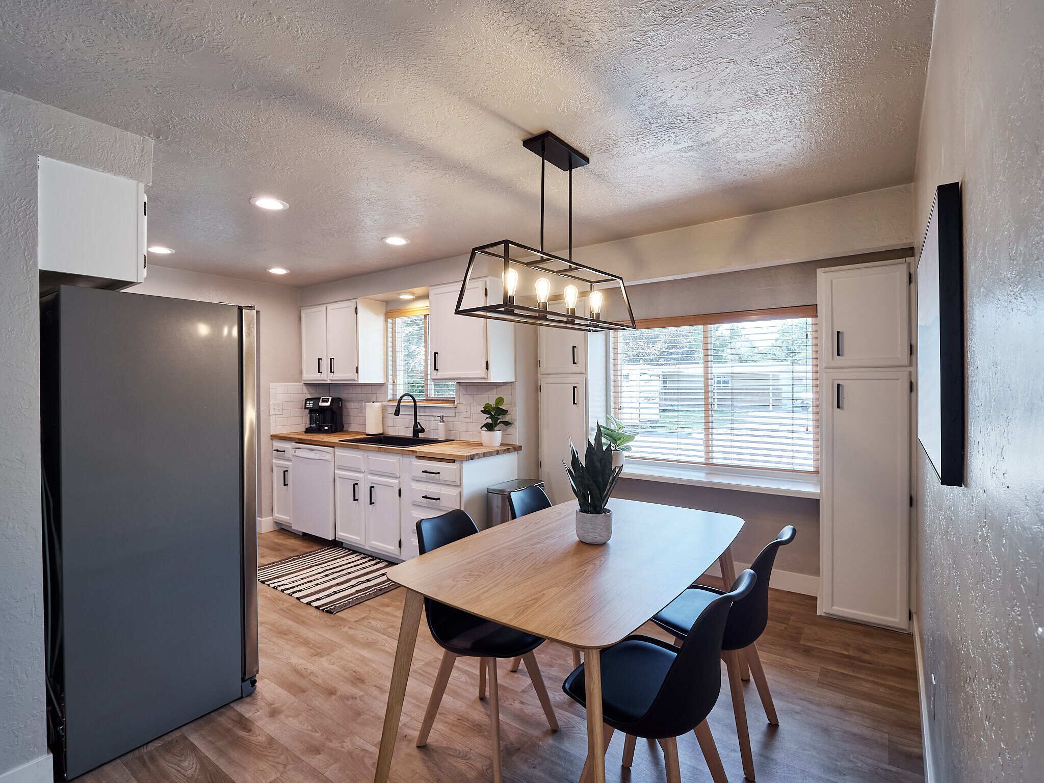 2 BDRM Townhome in Central Bench, Near DT, Airport, BSU, Near Freeway Access!