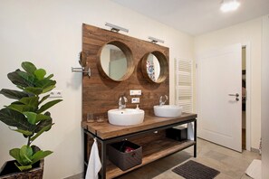 A bathroom with two sinks, a mirror, and a wooden vanity. - 'Apartment Kaisereck Top 2' with Terrace & Wi-Fi (Reit im Winkl)