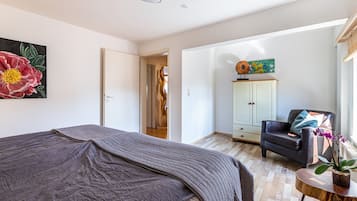 3 bedrooms, iron/ironing board, free WiFi, bed sheets