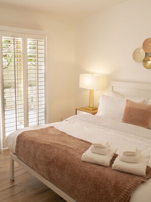 3 habitaciones, escritorio, tabla de planchar con plancha y wifi gratis 