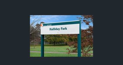 Mitcham Station Queen Bed Room Shared Bathroom