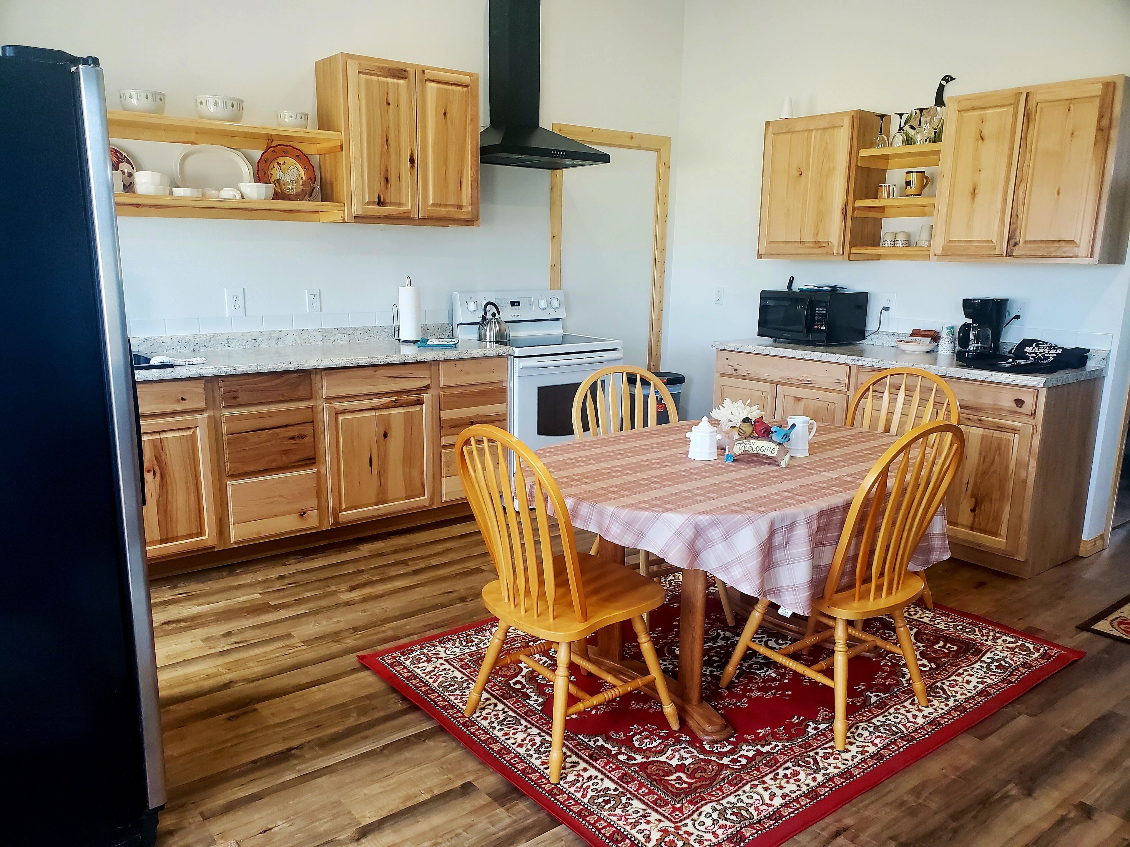 Grand Studio Suite, Multiple Beds, Kitchen, Mountain View | Private kitchen | Microwave, coffee/tea maker, freezer, paper towels