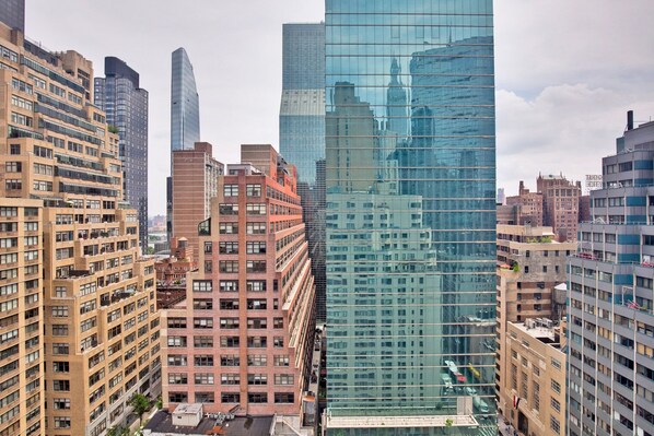 Exterior - Airy Midtown East 1BR w/ Doorman, near UN, by Blueground (Midtown)