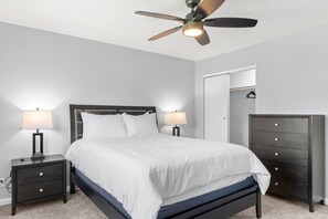 3 Schlafzimmer, Schreibtisch, Bügeleisen/Bügelbrett, WLAN