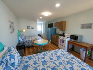 Premium Room | Desk, laptop workspace, free WiFi, bed sheets - Cruz In Motel (Aransas Pass)