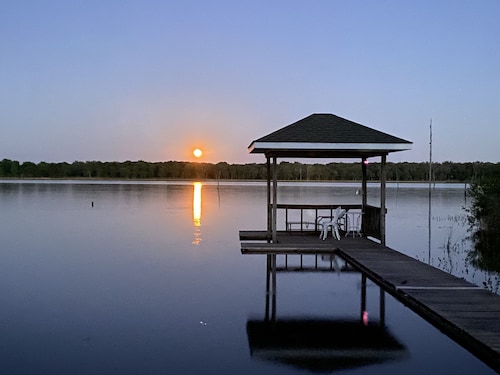 Lake Fork house with private boat ramp, dock, fishing light, kayak, 8 acres land