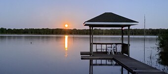 Lake Fork house with private boat ramp, dock, fishing light, kayak, 8 acres land