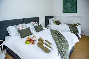 6 bedrooms, desk, iron/ironing board, WiFi