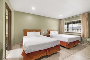 Double Room | Desk, blackout drapes, iron/ironing board, free WiFi - Safari Inn - Chico (Chico)