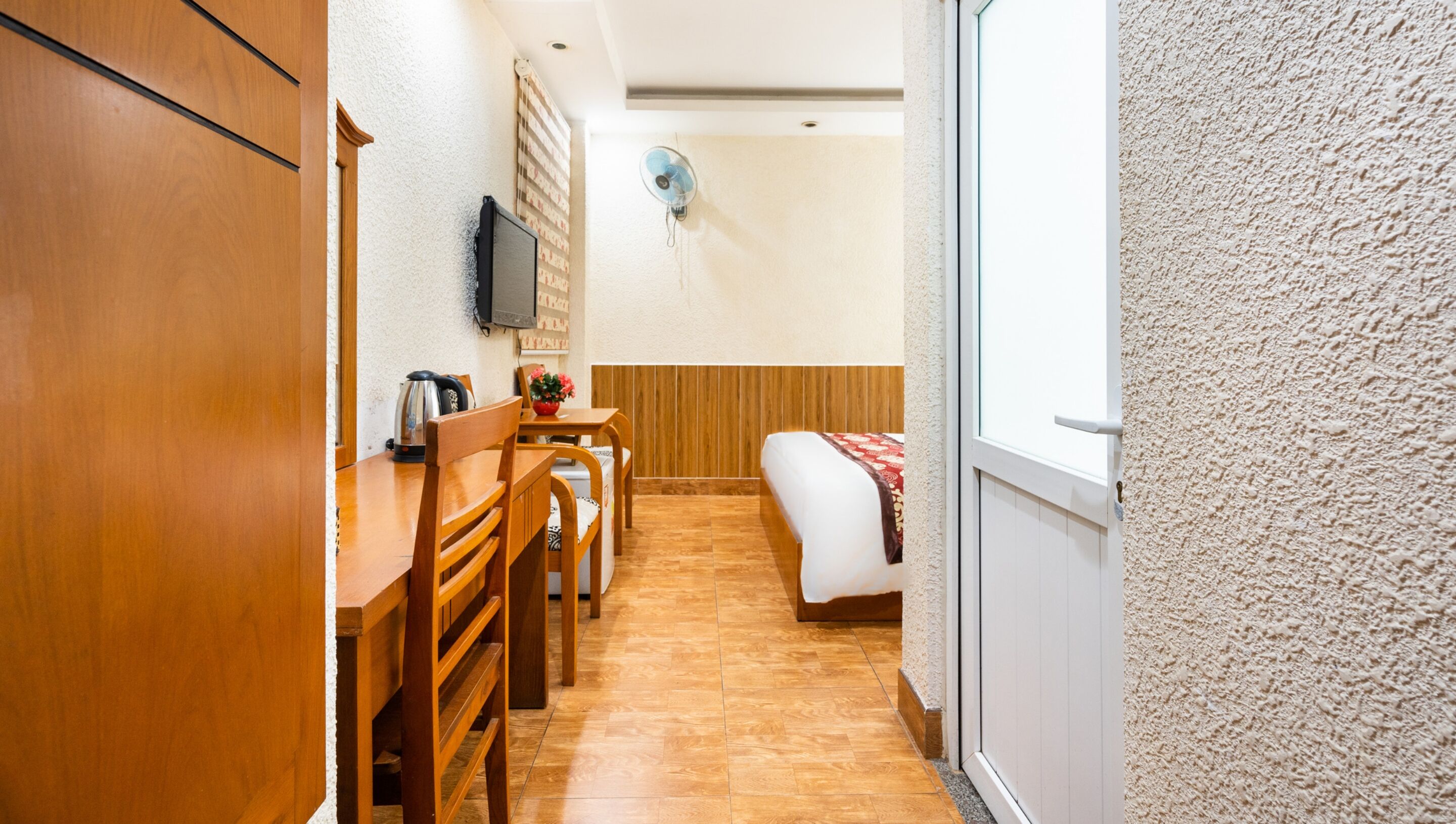 standard double room | hypo-allergenic bedding, minibar, desk, laptop workspace