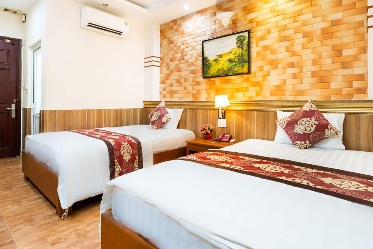 hypo-allergenic bedding, minibar, desk, laptop workspace