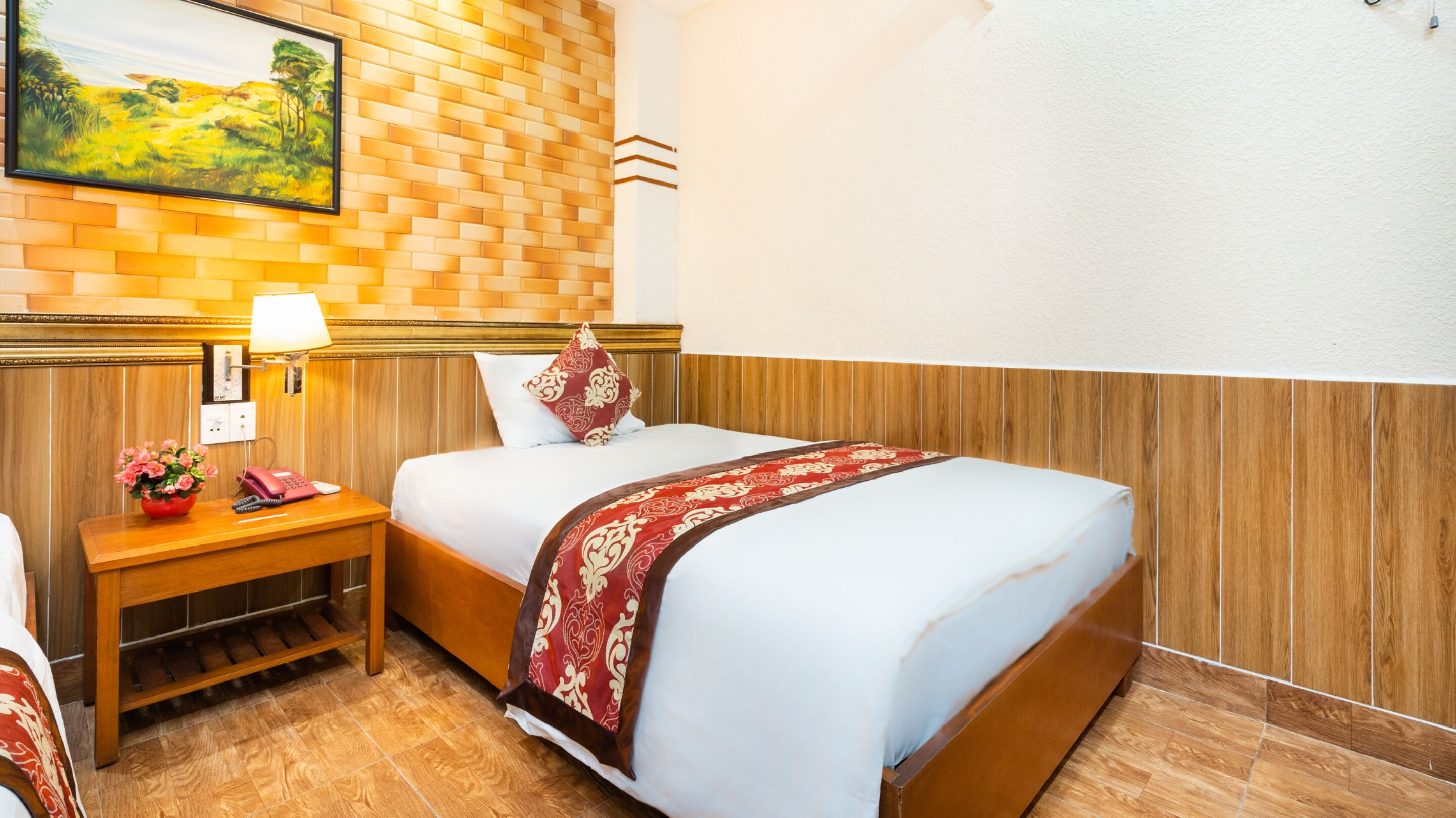 hypo-allergenic bedding, minibar, desk, laptop workspace