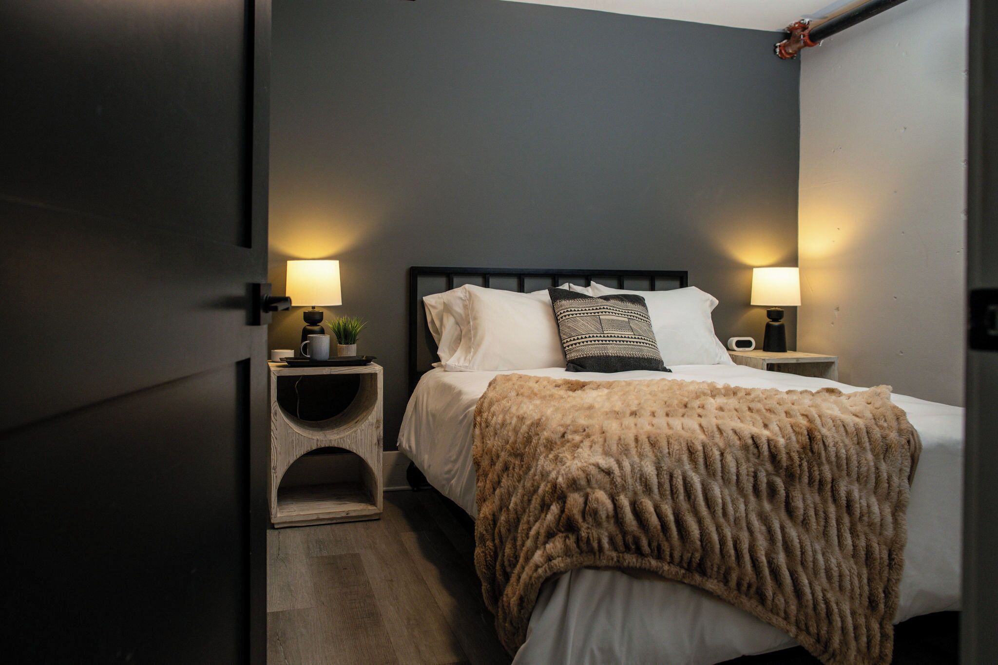 3 chambres, bureau, fer et planche à repasser, accès au Wi-Fi (inclus)
