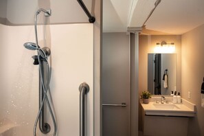 Hair dryer, towels - 1 Bedroom Suite Downtown Elkin Yadkin Valley, Ground Floor (Elkin)