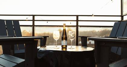 1 Bedroom Suite Downtown Elkin • Shopping, Entertainment, Restaurants, Vineyards