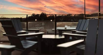 Three Trails • Studio Loft Historic Downtown | Wine Country | Rooftop Deck