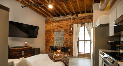Studio Suite Downtown Elkin Yadkin Valley, Entertainment, Hiking, Vineyards