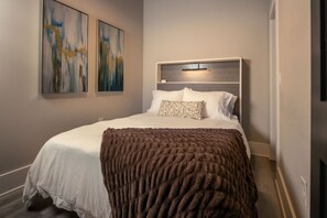 1 bedroom, iron/ironing board, travel cot, free WiFi - 1 Bedroom Suite Downtown Elkin Yadkin Valley  - Near Hiking, Entertainment, and Vineyards (Elkin)