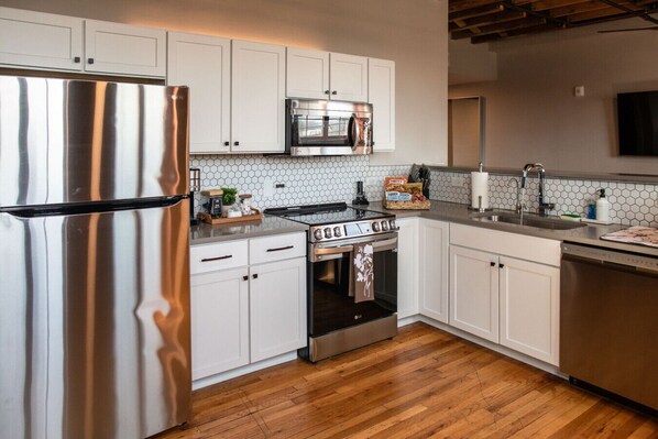 Fridge, microwave, oven, stovetop