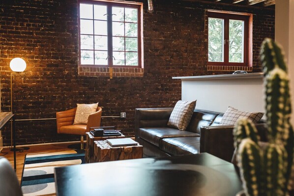 Interior - 2 Bedroom Suite Yadkin Valley • Shopping, Entertainment, Restaurants, Vineyards (Elkin)