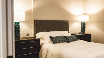 2 bedrooms, iron/ironing board, travel crib, free WiFi