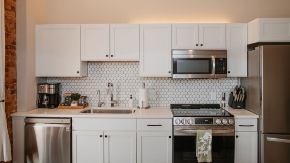 Fridge, microwave, oven, stovetop