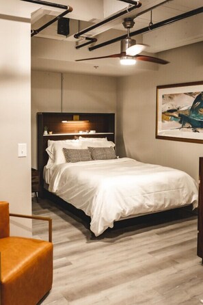 2 間睡房、高級寢具、熨斗/熨衫板、可攜式嬰兒床