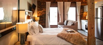 Studio Suite Yadkin Valley Downtown Elkin, Near Vineyards and Hiking