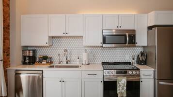 Fridge, microwave, oven, stovetop