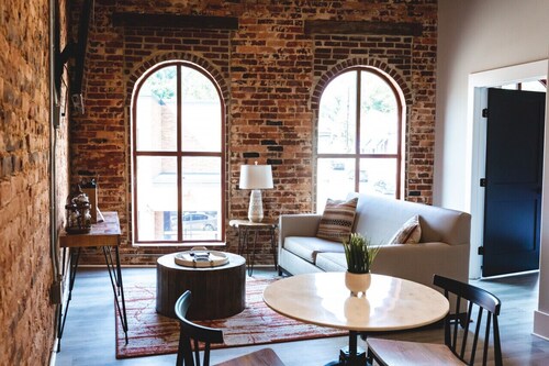 1 Bedroom Loft, Downtown Elkin, Main Street View, Rooftop Deck, near Vineyards