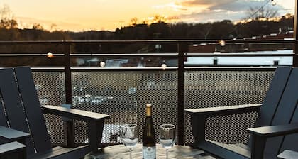 Three Trails • Studio Loft Historic Downtown | Wine Country | Rooftop Deck
