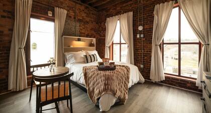 Studio Suite Downtown Elkin Yadkin Valley - Near Vineyards, Entertainment, and Hiking