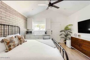 1 chambre, fer et planche Ă repasser, Wi-Fi gratuit, draps fournis