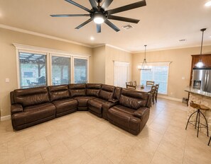 Smart TV, fireplace, stereo