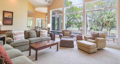 4 Minute Walk to Beach! Private Pool With Pool Heater.* Back Deck w/ Lagoon & Golf Course Views!