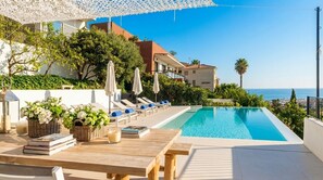 Outdoor pool - Villa Sitges Colonial. Impressive sea views.  High design. Renovated. (Sitges)