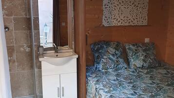 1 chambre, bureau, fer et planche à repasser, Wi-Fi gratuit