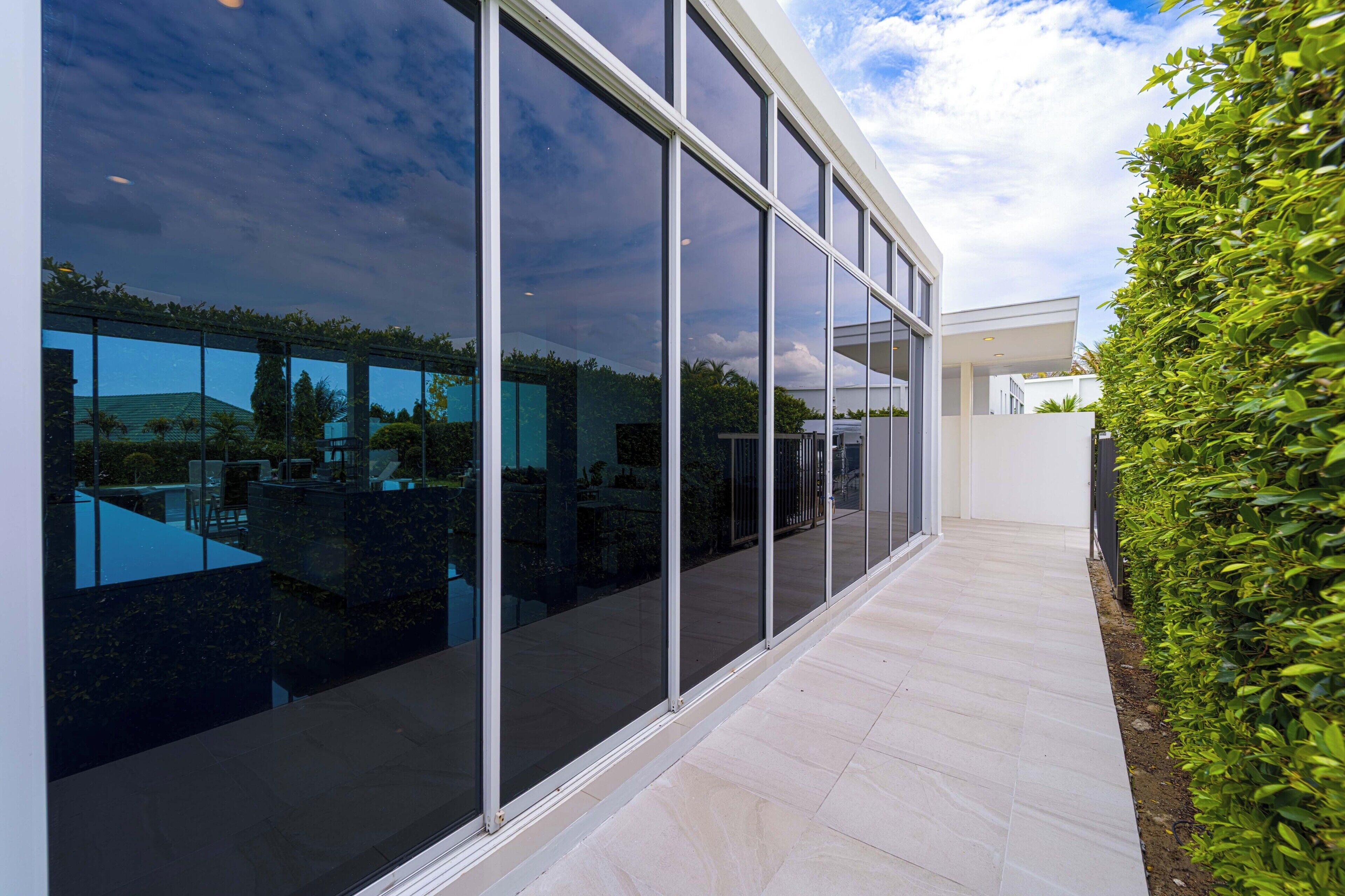 Pintu masuk properti