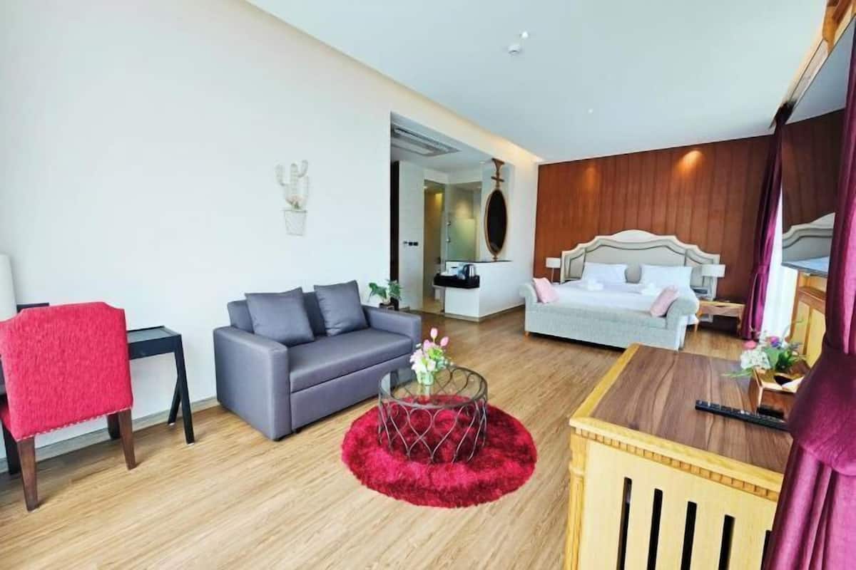 Minibar, in-room safe, individually furnished, free WiFi