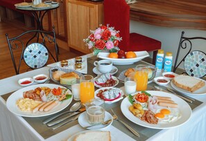 Petit déjeuner servi tous les jours en supplément