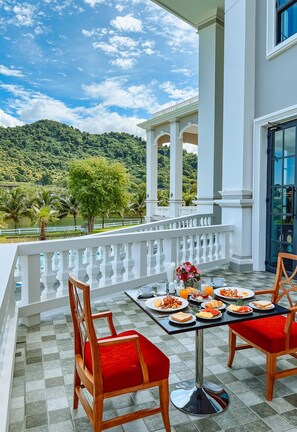 Frukost med lokala rätter varje dag mot avgift