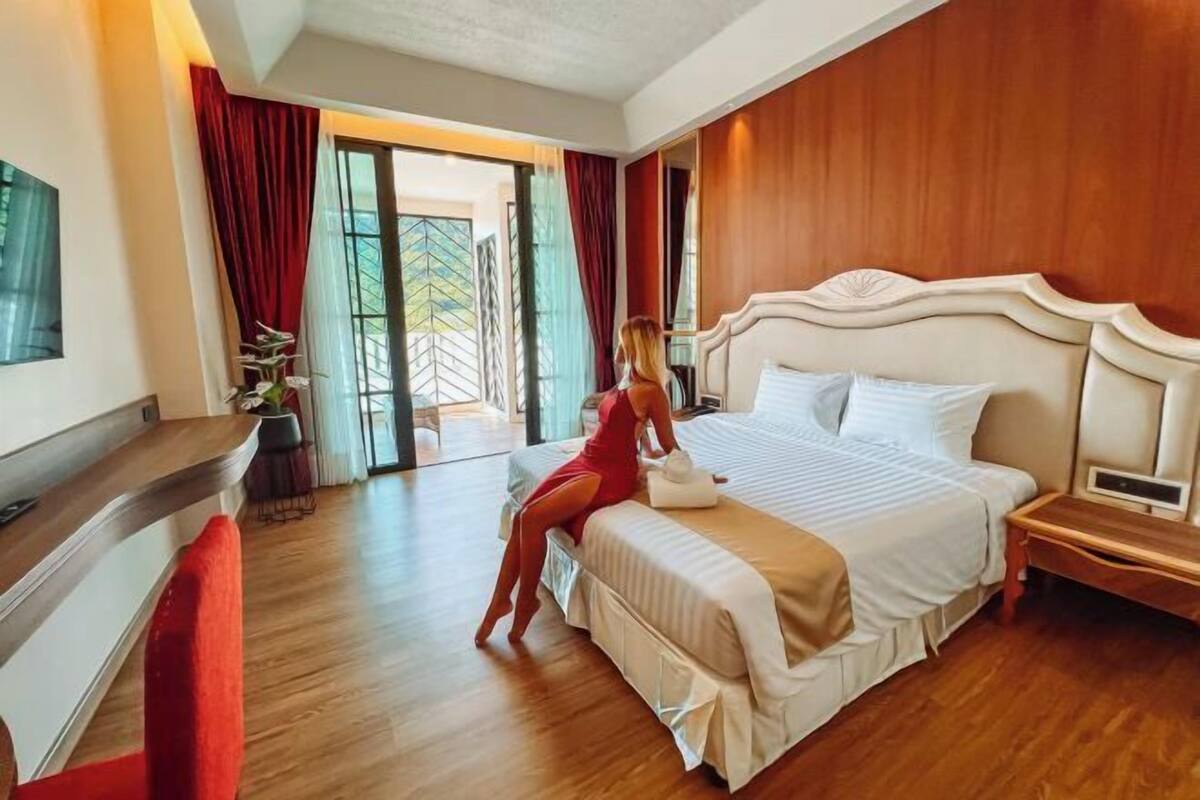 Minibar, in-room safe, individually furnished, free WiFi