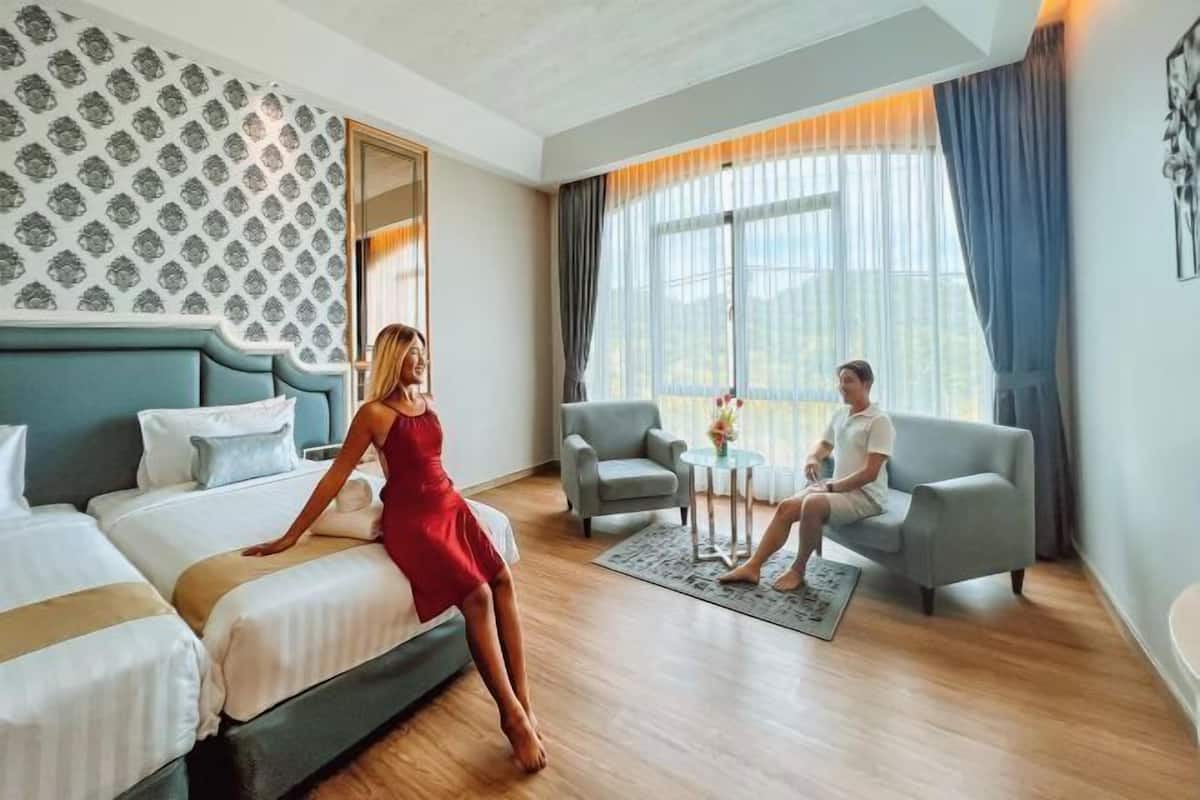 Minibar, in-room safe, WiFi (free), individually furnished