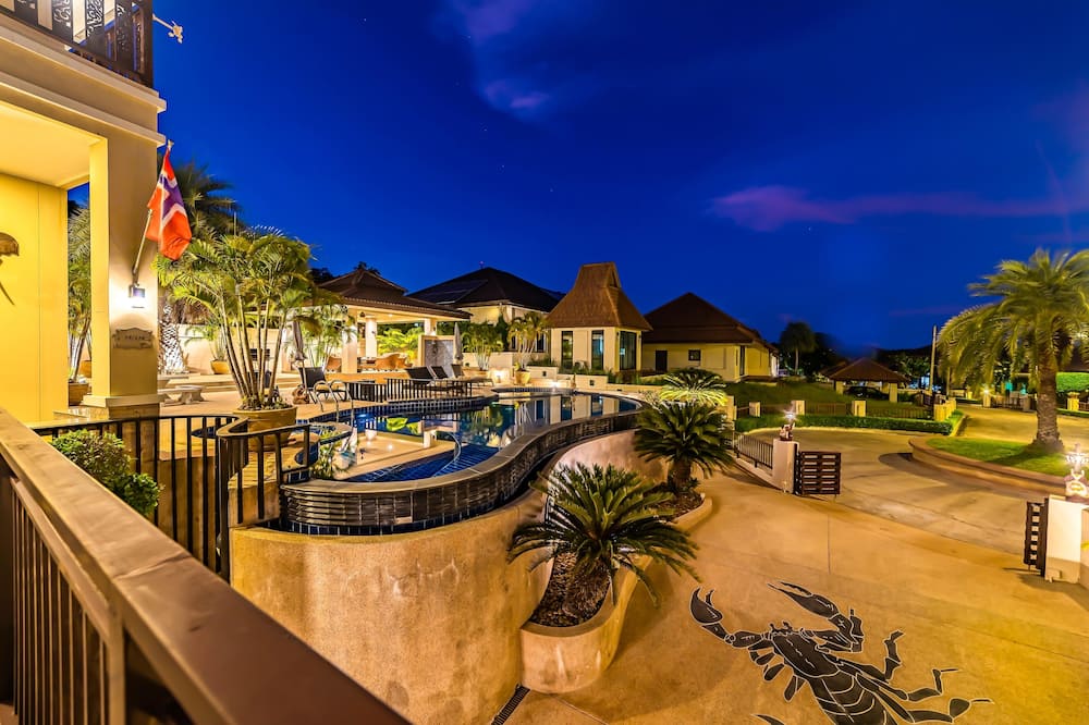 5 Bedroom Pool Villa Close To Town H5